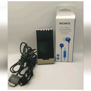 Zune Media Player 32 GB Bundle w/Sony Wired Earphones & 2 Power Cords. Silver